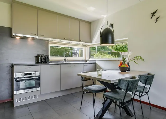 Relaxing Reevallis House *