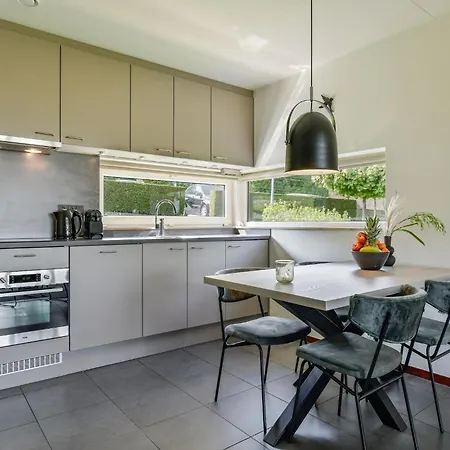 Relaxing Reevallis House *